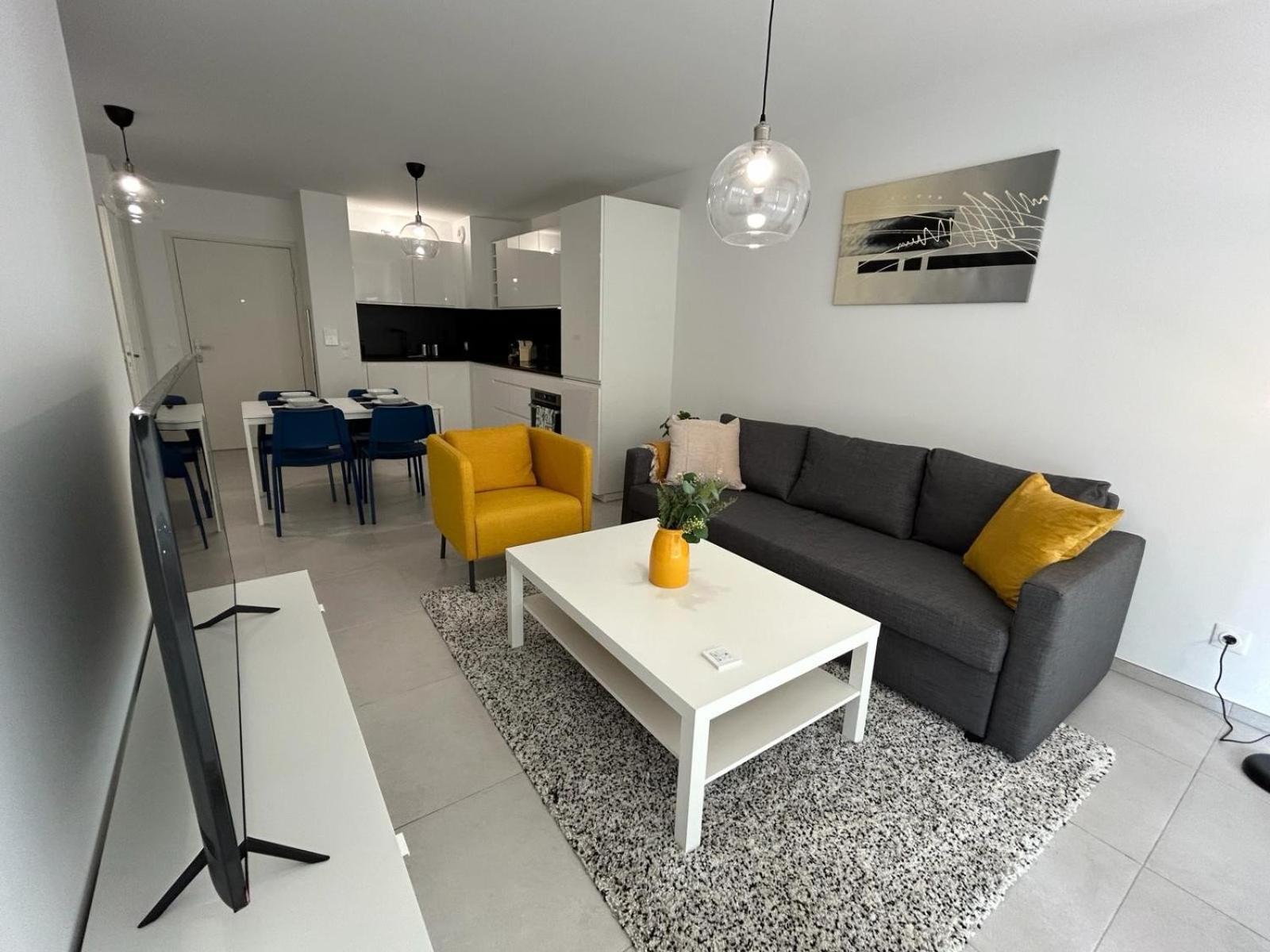 Fabron Hills Apartment