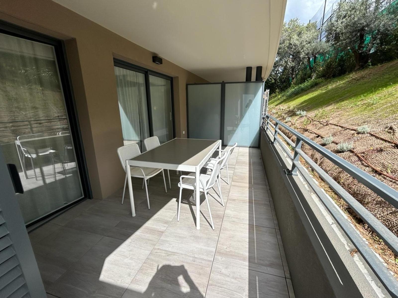 Fabron Hills Appartamento